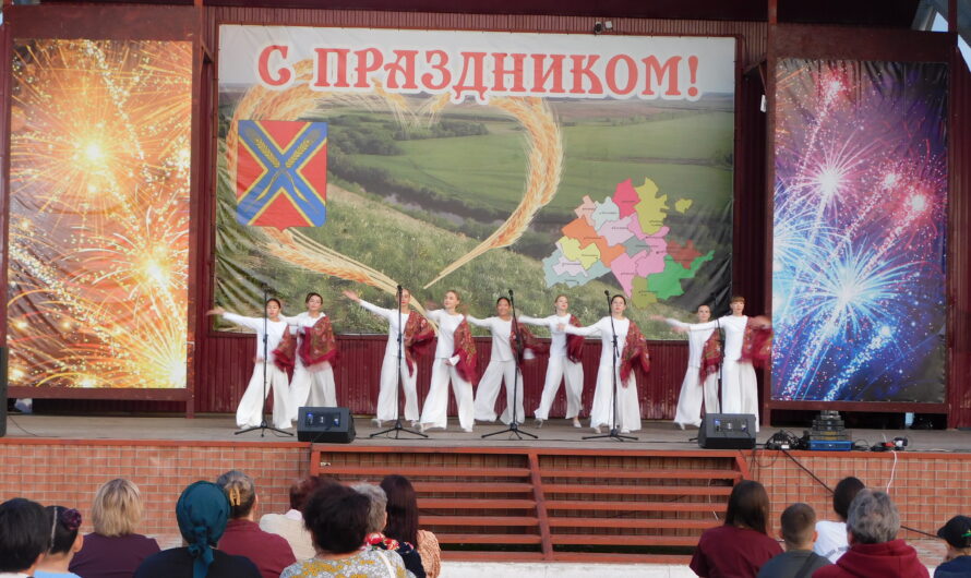 Октябрьцы отметили День флага